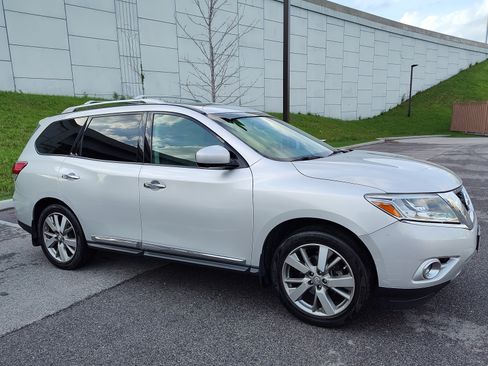 Used 2014 Nissan Pathfinder Platinum w/ Platinum Premium Package AWD/4WD image 5