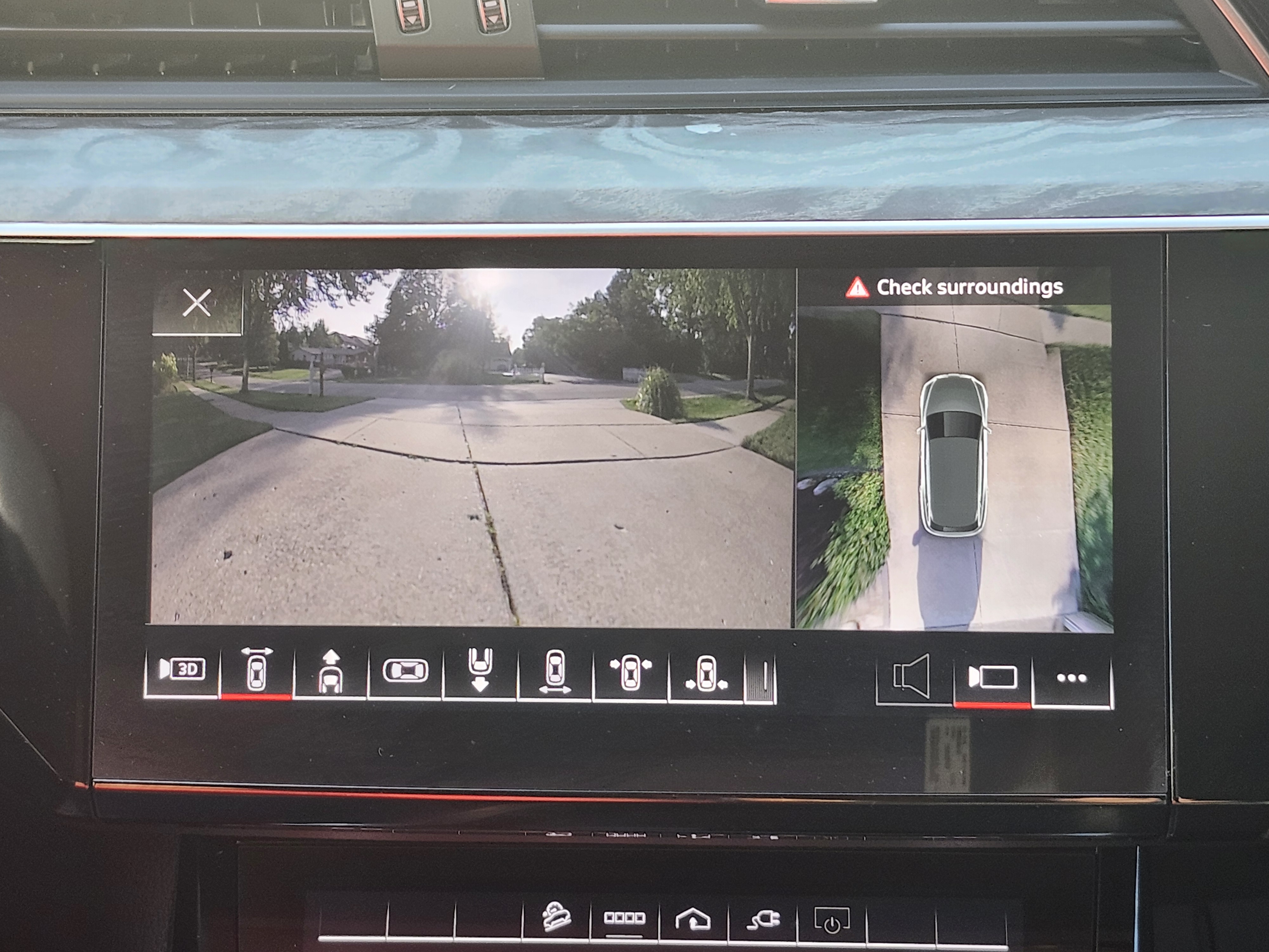 Used 2021 Audi e-tron Premium w/ Convenience Plus Package AWD/4WD image 23