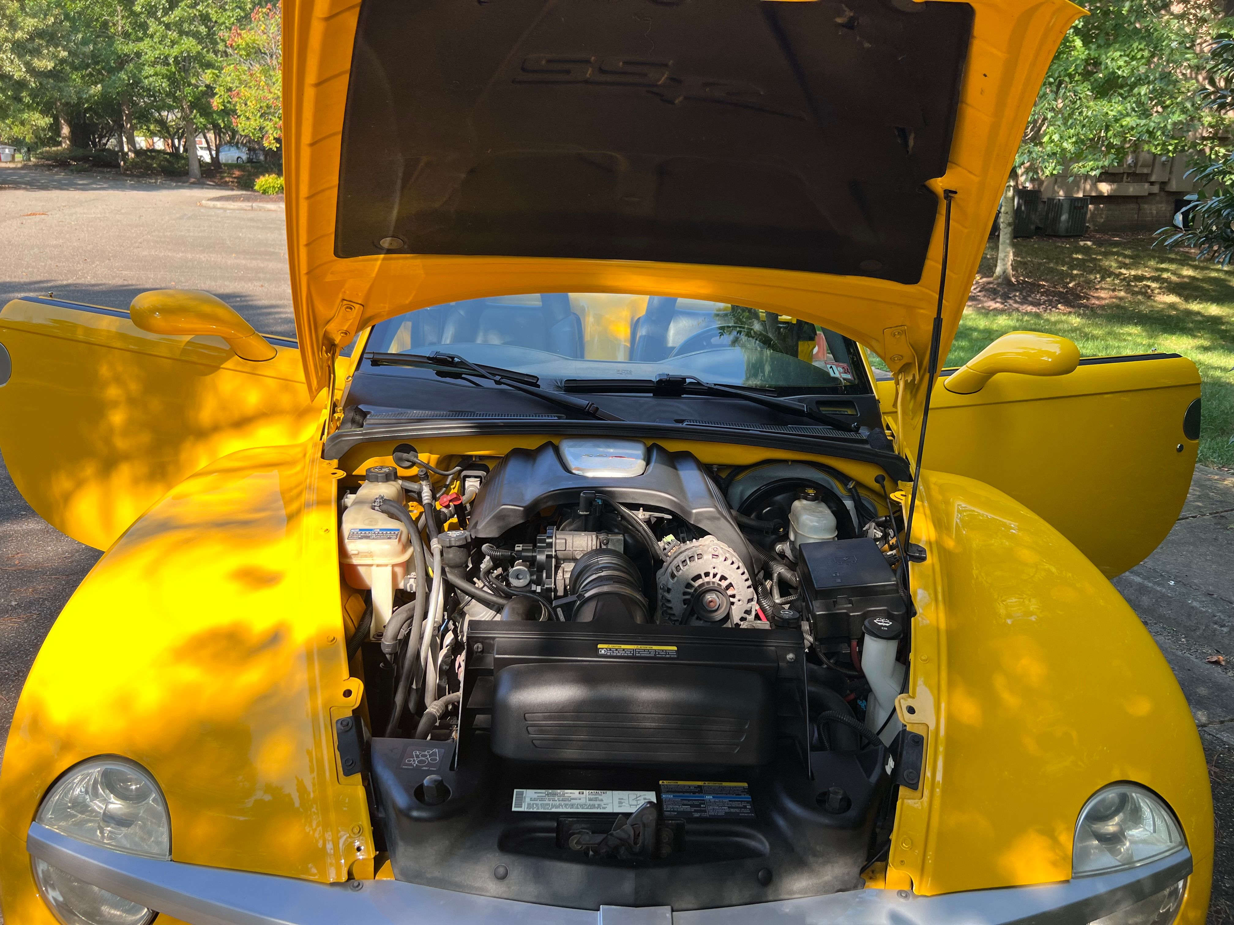 Used 2004 Chevrolet SSR w/ Preferred Equipment Group RWD image 11