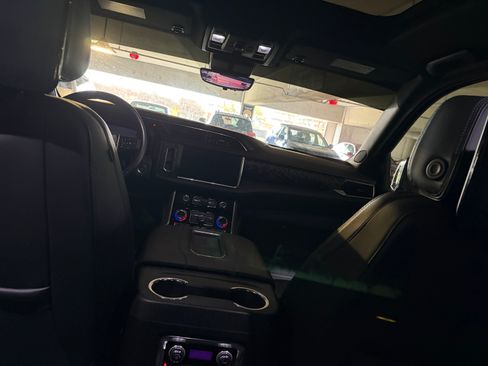 Used 2023 GMC Yukon Denali w/ Denali Reserve Package image 6