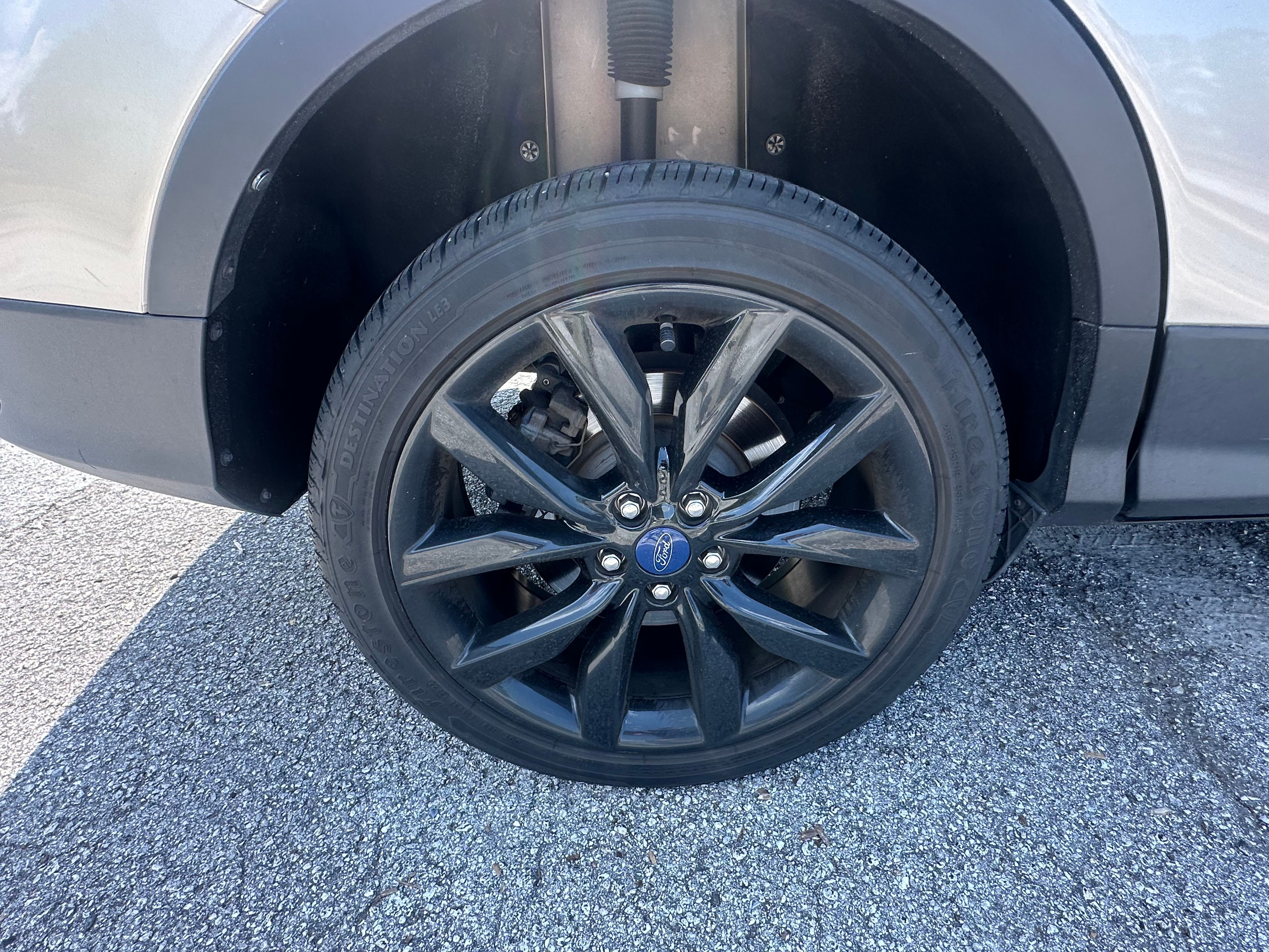 Used 2017 Ford Escape SE w/ SE Sport Appearance Package FWD image 5