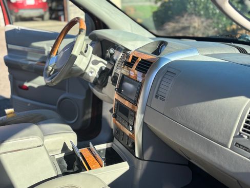 Used 2008 Chrysler Aspen Limited image 4