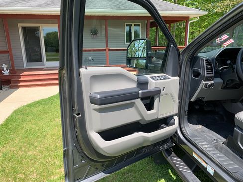 Used 2022 Ford F450 XLT w/ XLT Value Package image 2