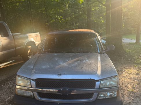 Used 2004 Chevrolet Silverado 1500 LS w/ Light Duty Power Package RWD image 1