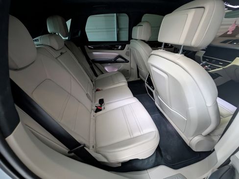 Used 2019 Porsche Cayenne S image 15