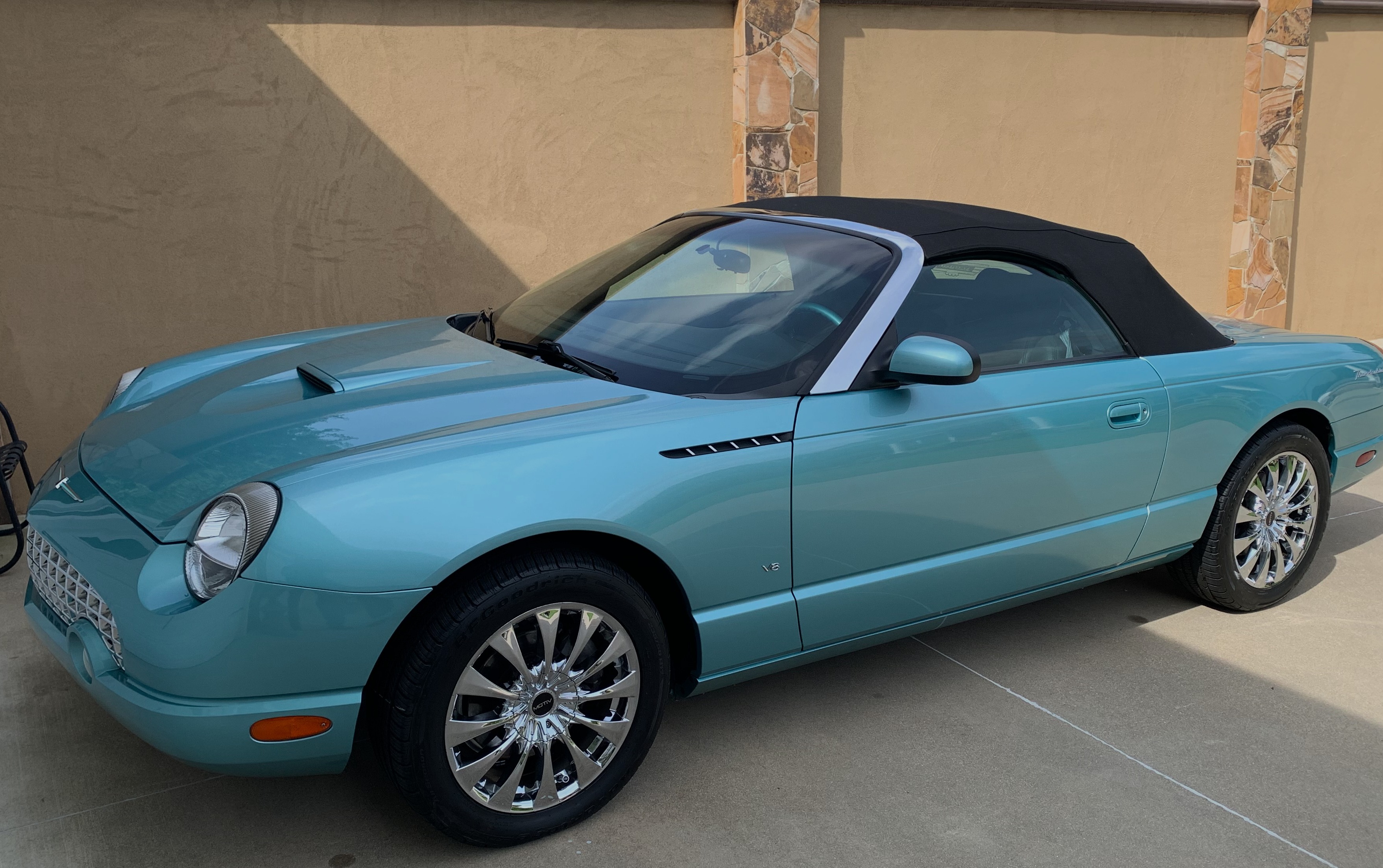Used 2002 Ford Thunderbird RWD image 1
