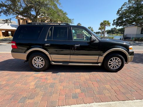 Used 2014 Ford Expedition XLT w/ Equipment Group 202A RWD image 19