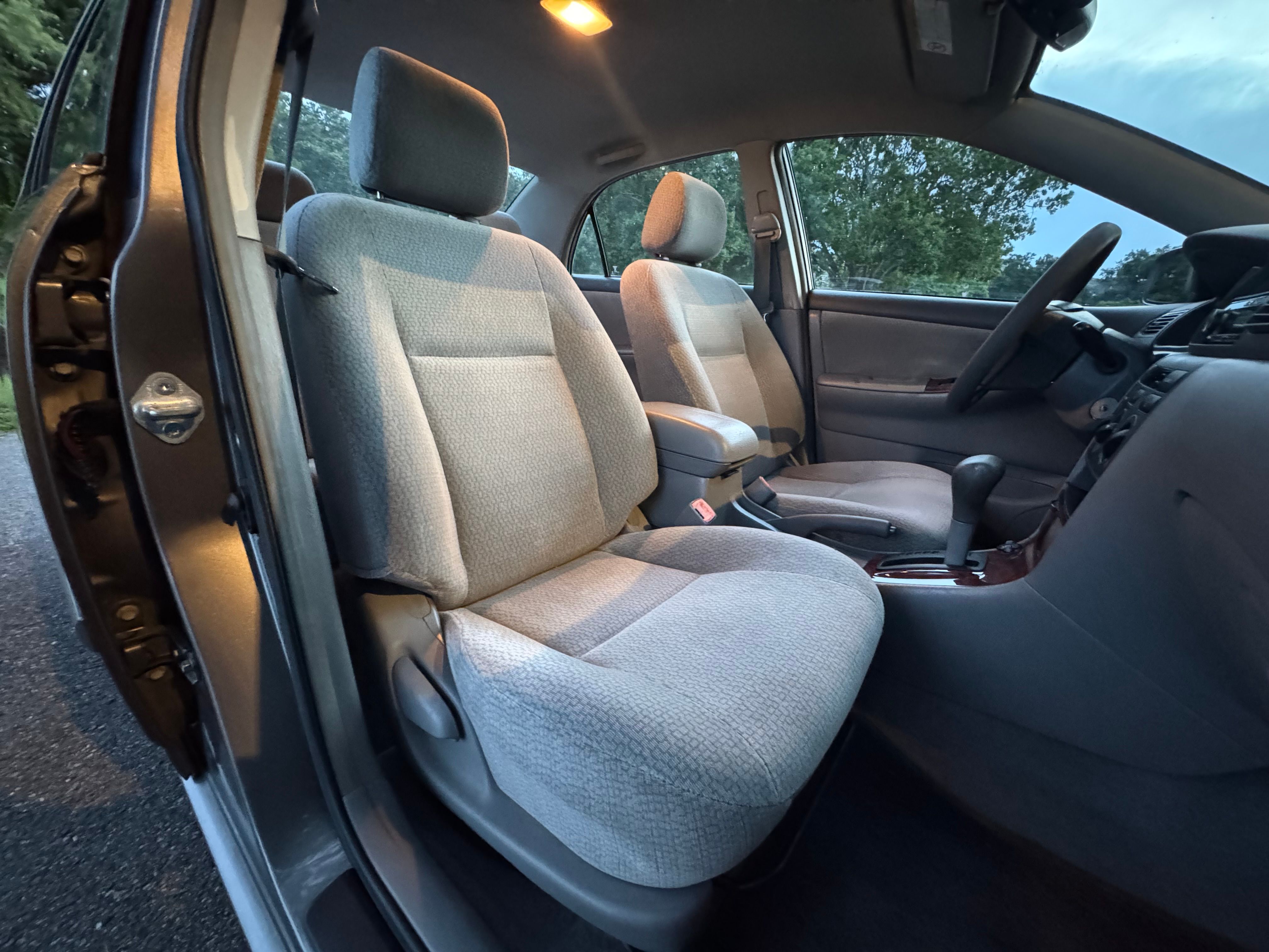 Used 2004 Toyota Corolla LE FWD image 11