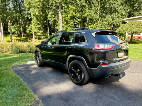Used 2020 Jeep Cherokee Latitude Plus AWD/4WD image 8