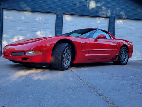 Used 2004 Chevrolet Corvette Z06 w/ Memory Package RWD image 17