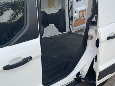 Used 2018 Ford Transit Connect XL image 11