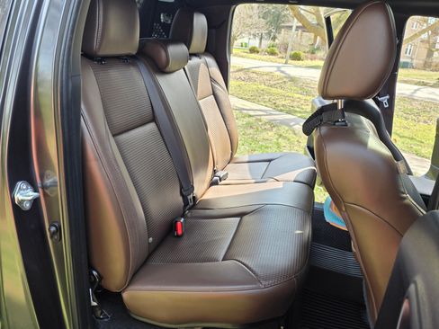 Used 2021 Toyota Tacoma Limited image 22