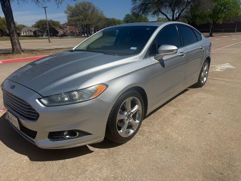 Used 2014 Ford Fusion SE image 4