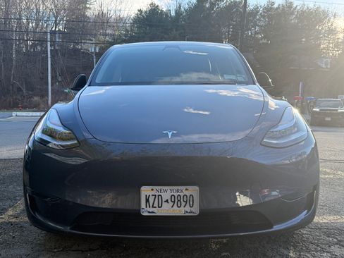 Used 2022 Tesla Model Y Long Range image 6
