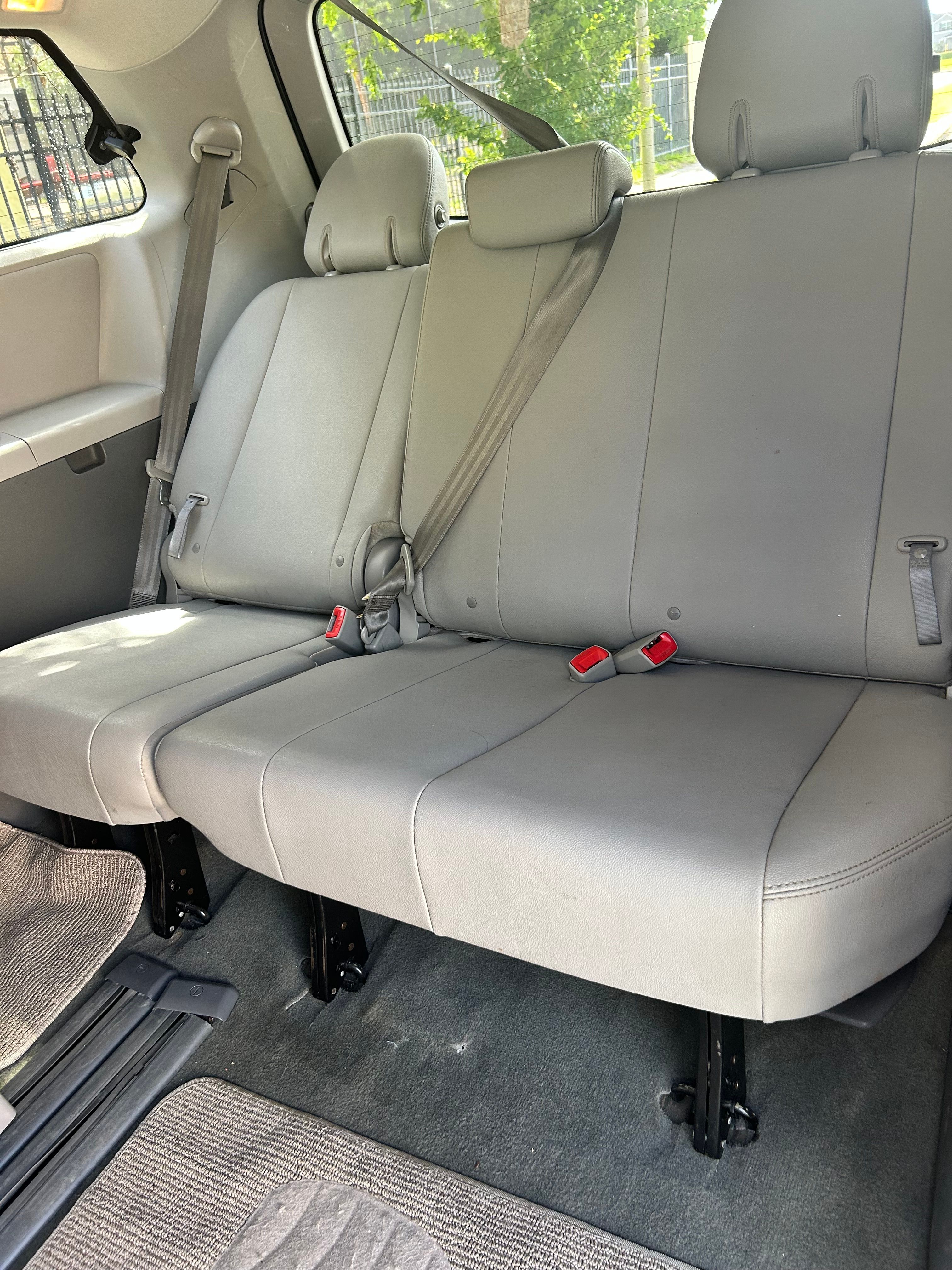 Used 2016 Toyota Sienna XLE FWD image 6