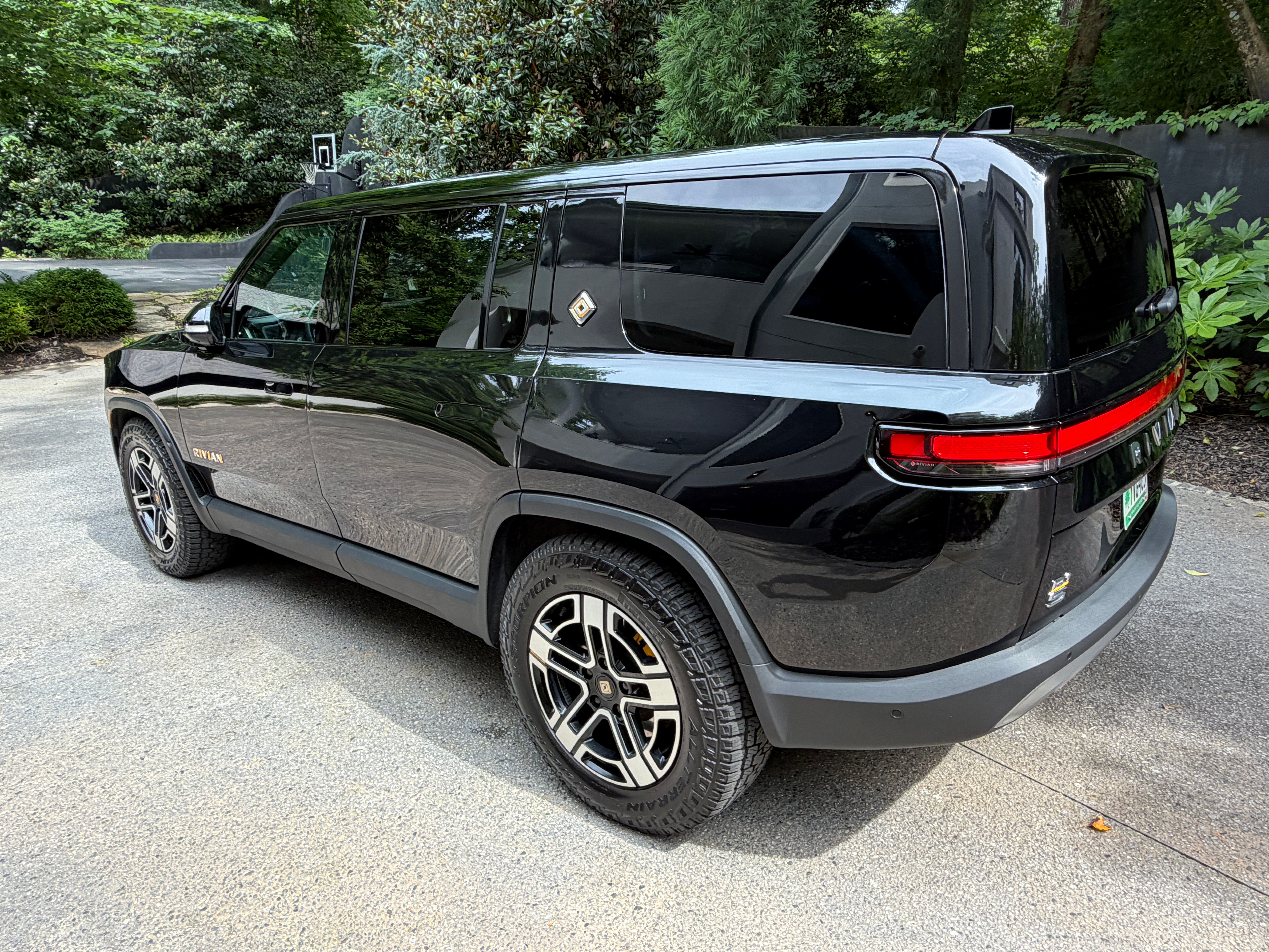 Used 2024 Rivian R1S Adventure AWD/4WD image 8