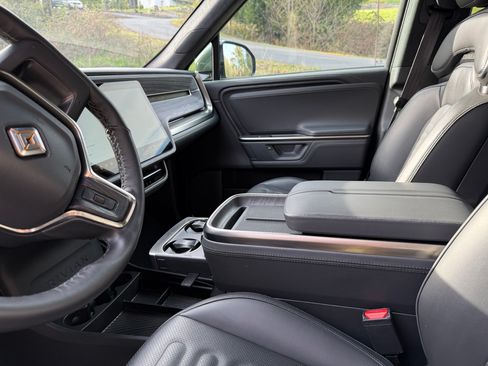 Used 2025 Rivian R1S Adventure image 10