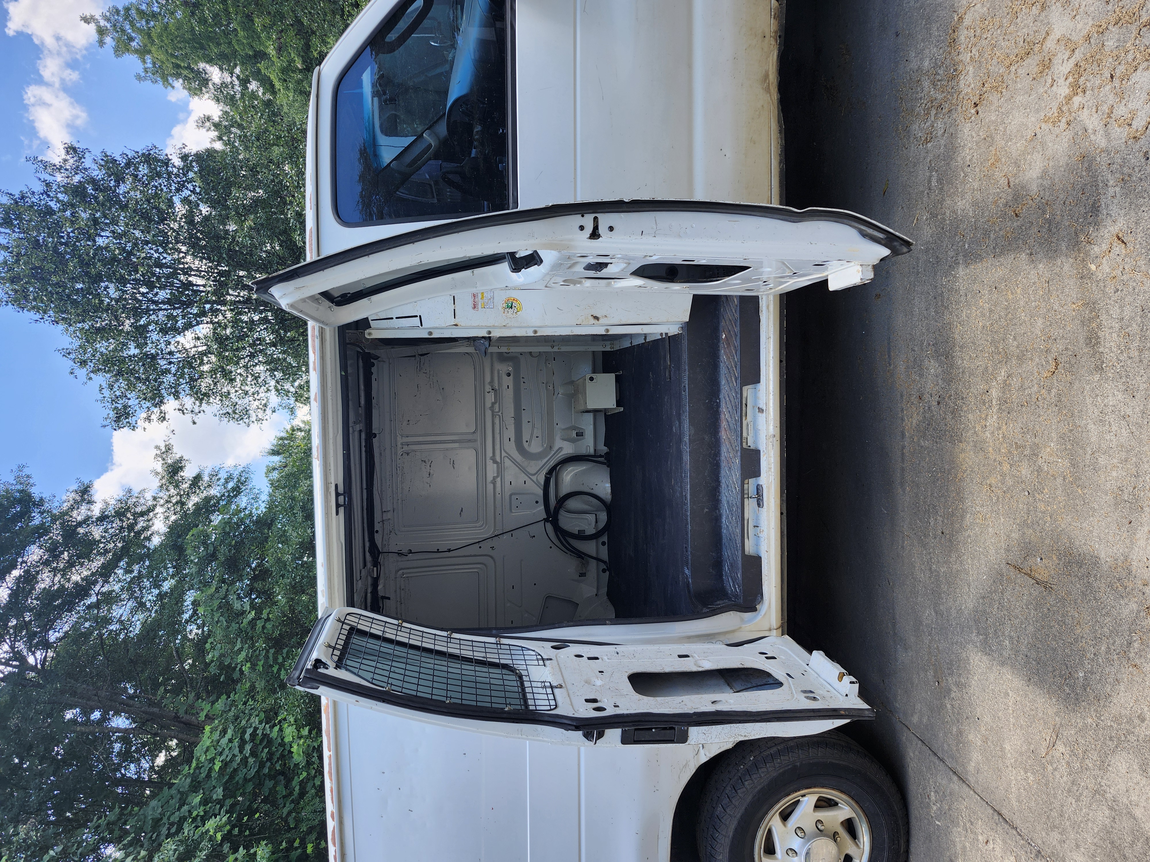 Used 2006 Ford E-250 and Econoline 250 RWD image 2