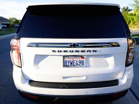 Used 2022 Chevrolet Suburban Z71 w/ Z71 Off-Road Package image 11