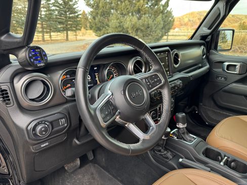 Used 2023 Jeep Gladiator Rubicon w/ LED Lighting Group image 9