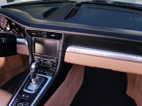 Used 2016 Porsche 911 Turbo image 20