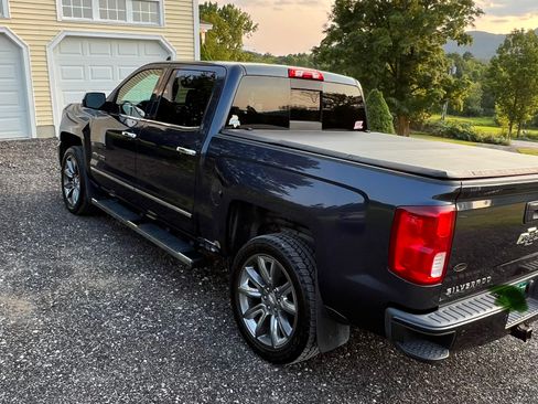Used 2018 Chevrolet Silverado 1500 LTZ Z71 w/ Centennial Edition AWD/4WD image 4