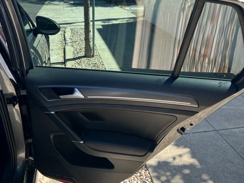 Used 2019 Volkswagen e-Golf SEL Premium image 21