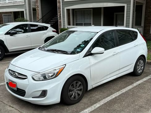 Used 2017 Hyundai Accent SE FWD image 2