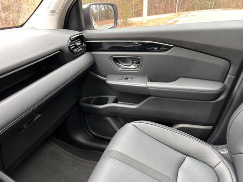 Used 2024 Honda Pilot Touring image 5