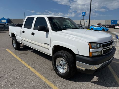 Used 2004 Chevrolet Silverado 2500 LS RWD image 2