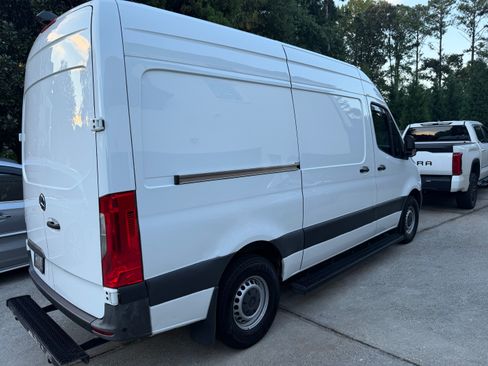 Used 2022 Mercedes-Benz Sprinter 1500 image 6