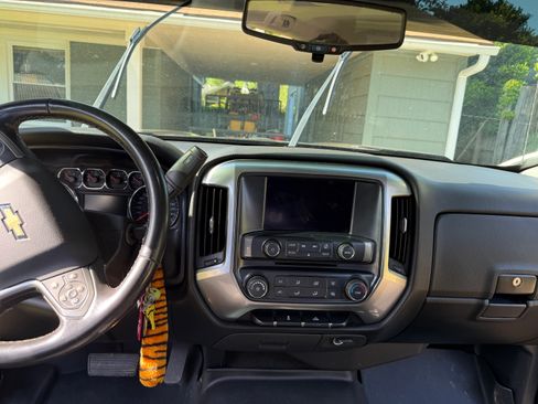 Used 2017 Chevrolet Silverado 1500 LT AWD/4WD image 12