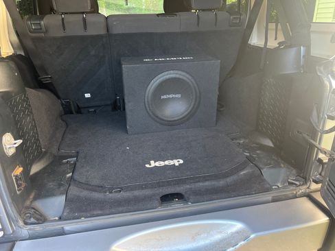 Used 2017 Jeep Wrangler Unlimited Sahara AWD/4WD image 9