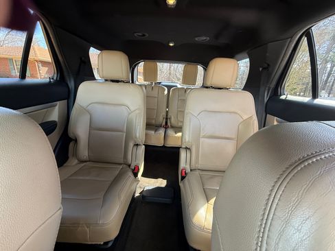 Used 2016 Ford Explorer XLT w/ Equipment Group 202A image 9