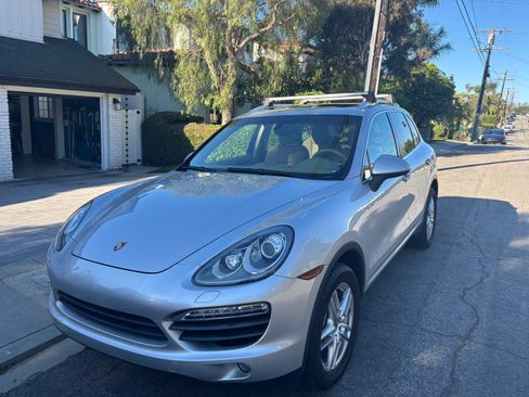 Used 2014 Porsche Cayenne S image 4