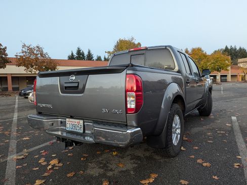 Used 2018 Nissan Frontier SV image 5