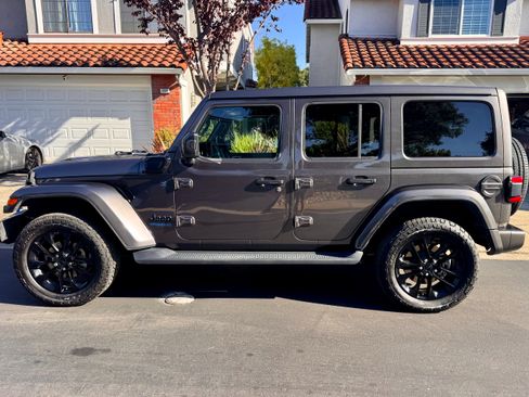 Used 2021 Jeep Wrangler Unlimited Sahara image 1