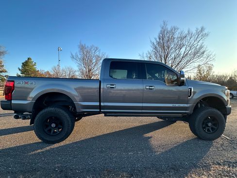 Used 2022 Ford F350 Platinum image 1