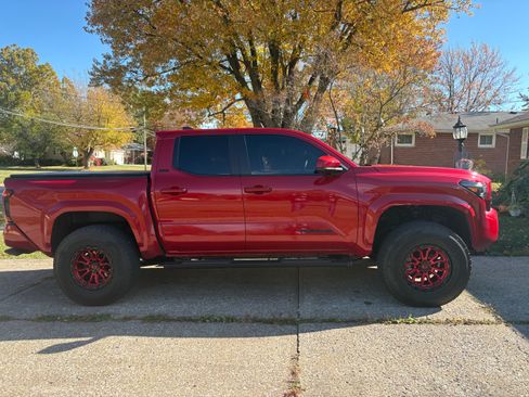 Used 2024 Toyota Tacoma SR5 image 5