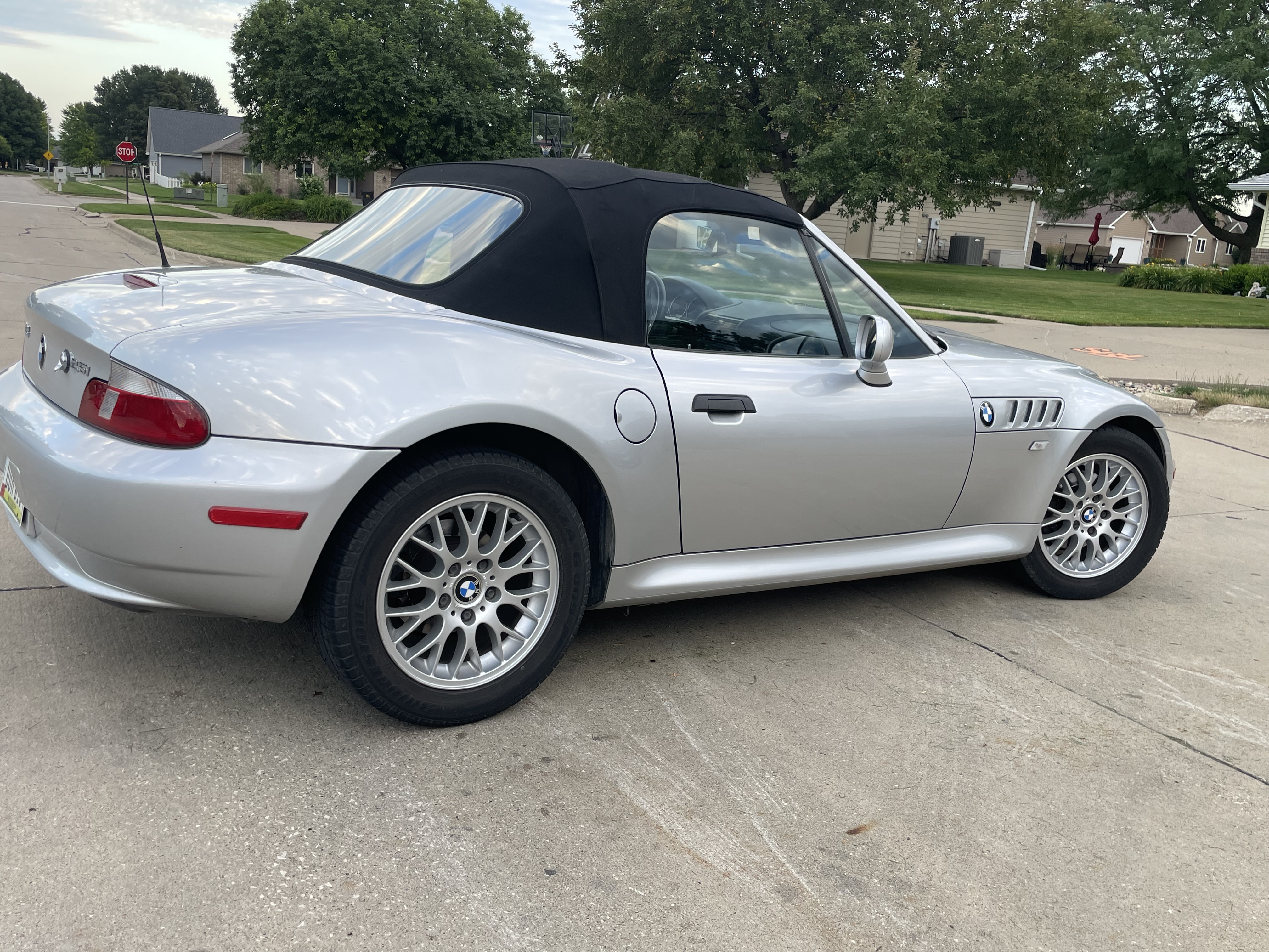 Used 2002 BMW Z3 2.5i RWD image 2