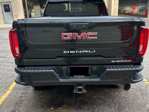 Used 2022 GMC Sierra 2500 Denali w/ Technology Package AWD/4WD image 9