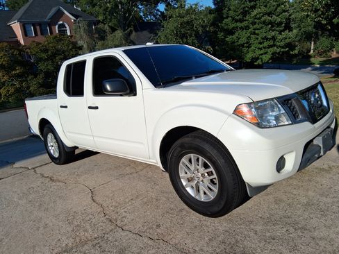 Used 2014 Nissan Frontier SV RWD image 8