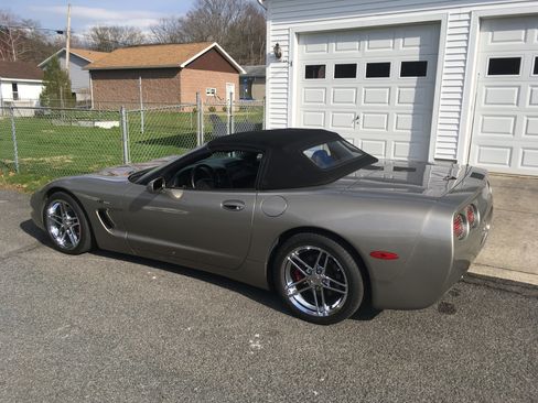Used 1998 Chevrolet Corvette Convertible w/ Memory Pkg image 11