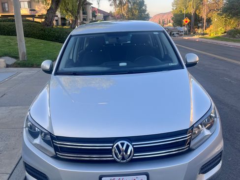 Used 2014 Volkswagen Tiguan S image 2