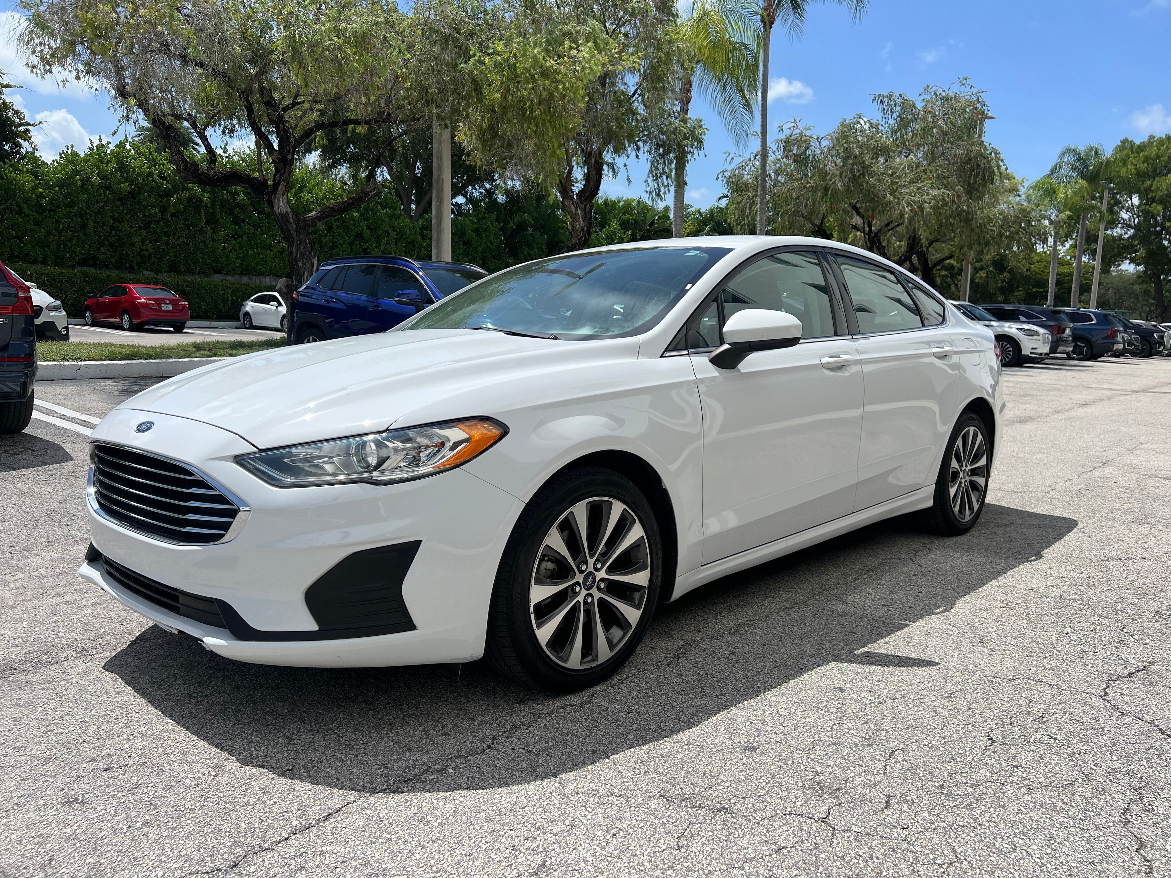 Used 2020 Ford Fusion SE image 1
