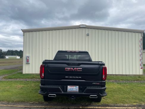 Used 2022 GMC Sierra 1500 AT4 w/ AT4 Premium Package image 4