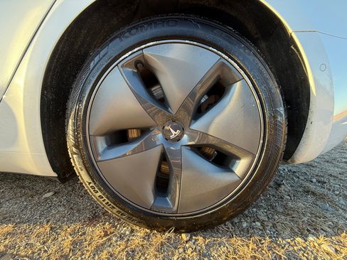 Used 2019 Tesla Model 3 Long Range image 24