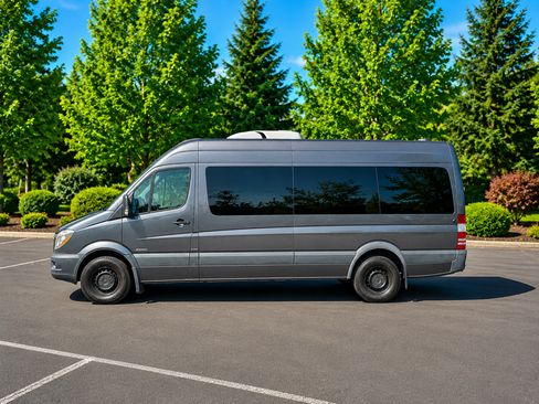 Used 2016 Mercedes-Benz Sprinter 2500 image 4