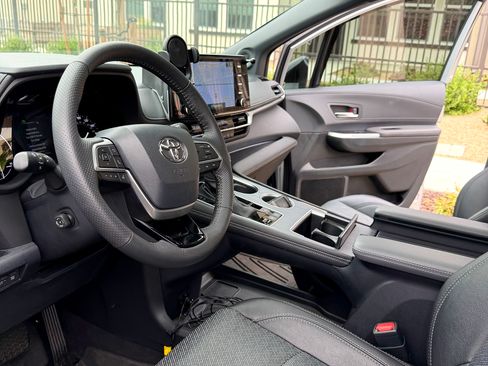 Used 2023 Toyota Sienna XSE image 14