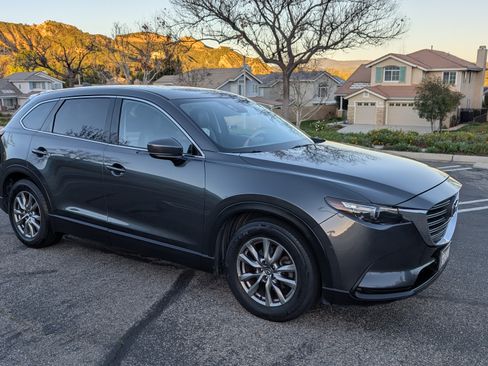 Used 2017 MAZDA CX-9 Touring image 2